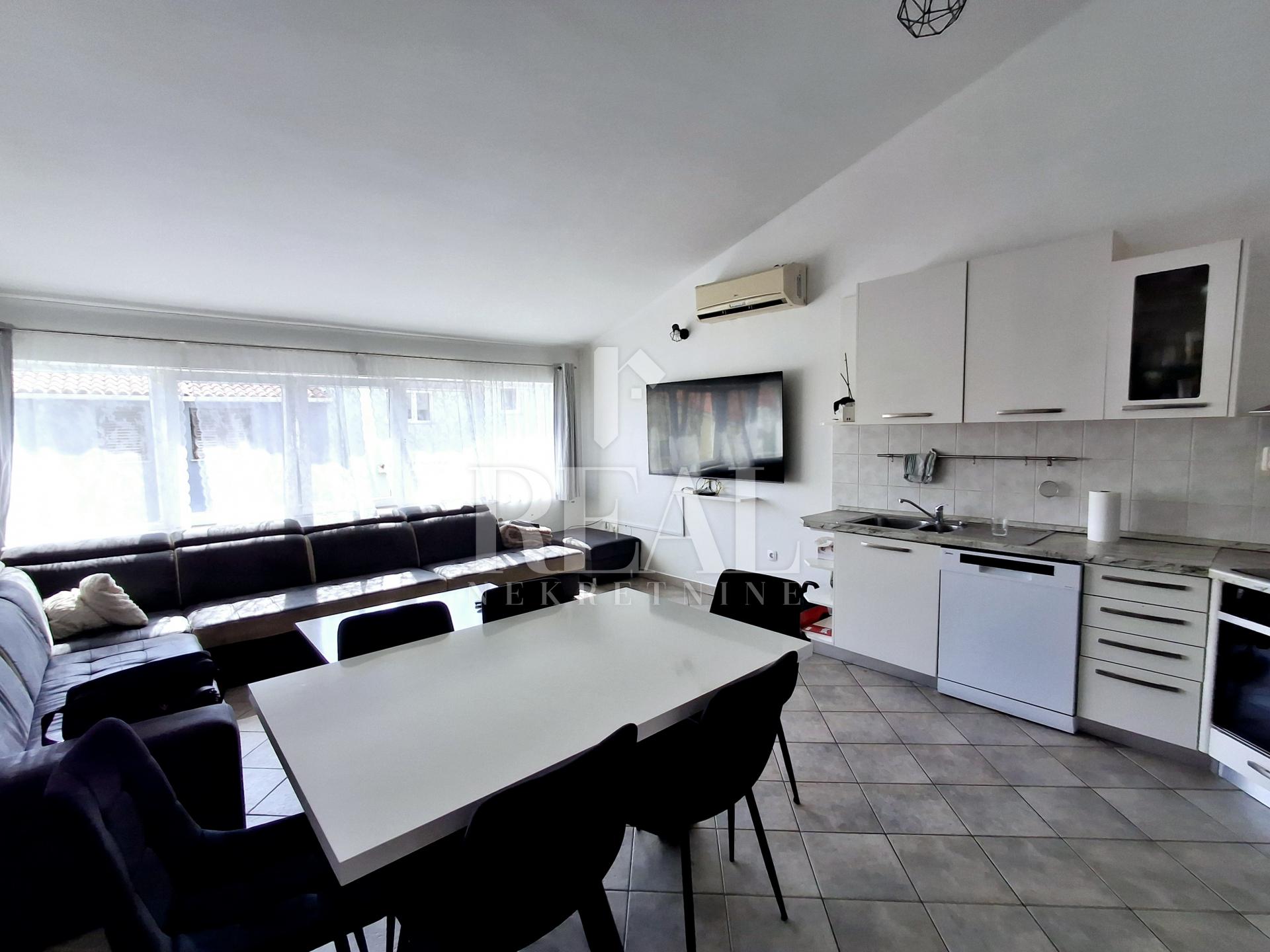 5 rooms, Apartment, 117m², 1 Floor