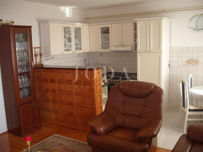 House, 800m², Plot 305m²