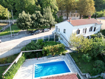 House, 320m², Plot 985m²