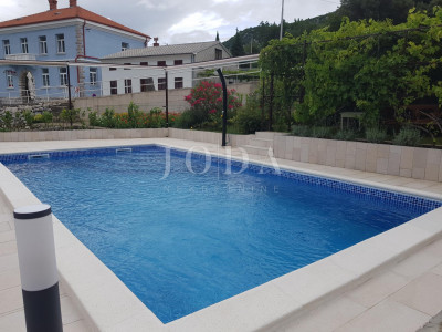 Casa, 320m², Terreno 985m²