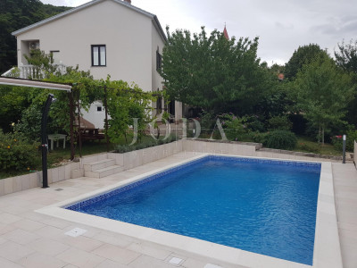 House, 320m², Plot 985m²