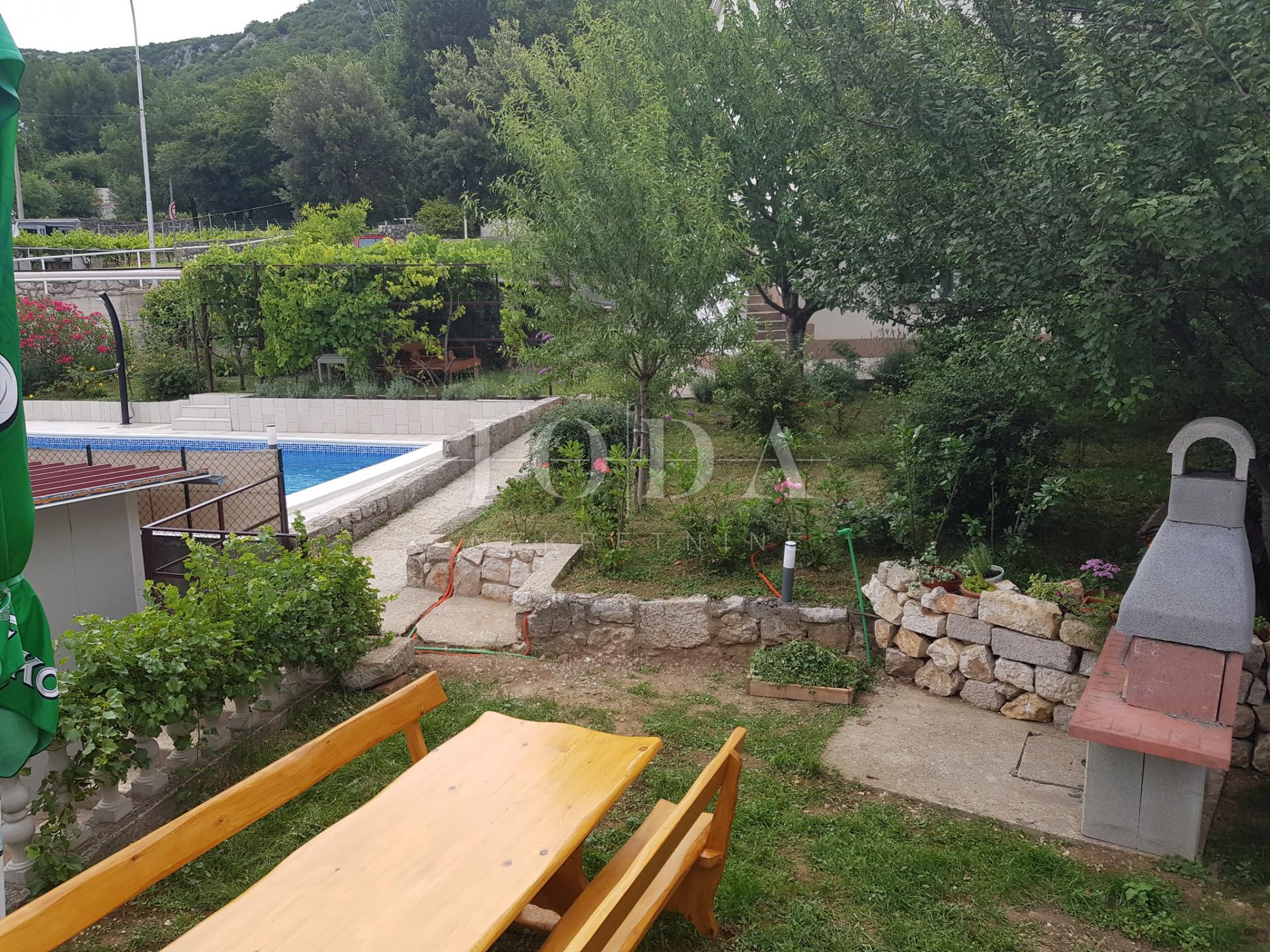 Casa, 320m², Terreno 985m²