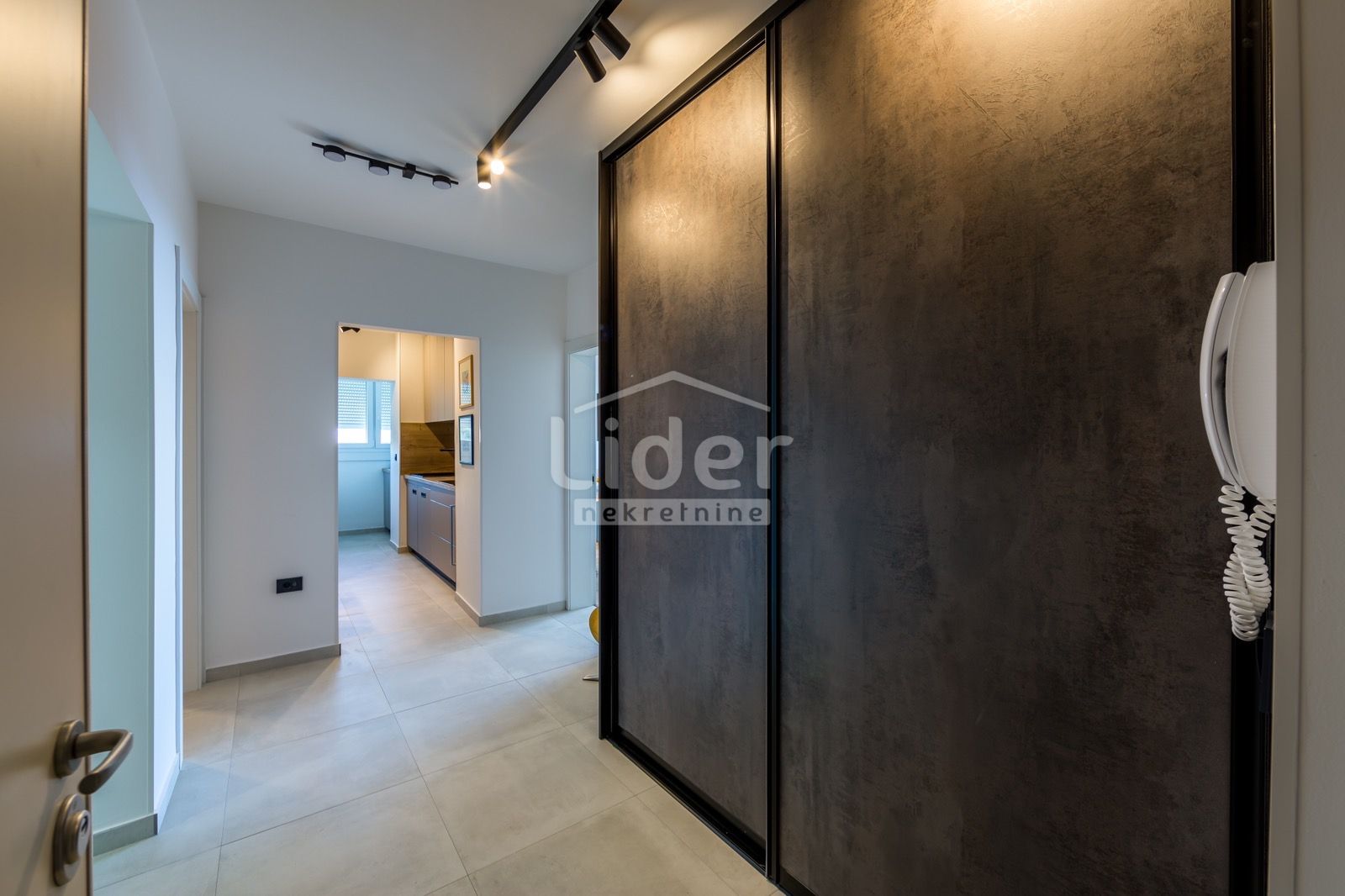 2-locale, Appartamento, 56m², 5 Piano