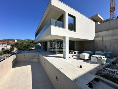 House, 229m², Plot 571m²