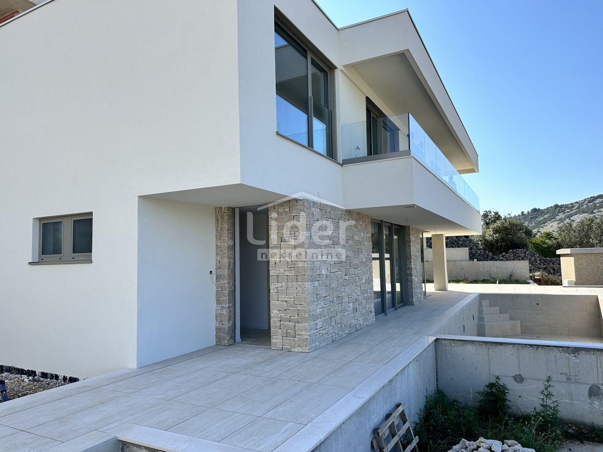 House, 229m², Plot 571m²