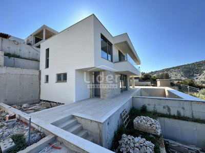 House, 229m², Plot 571m²