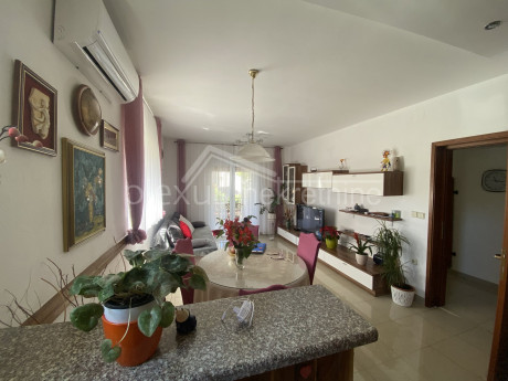 House, 183m², Plot -m²