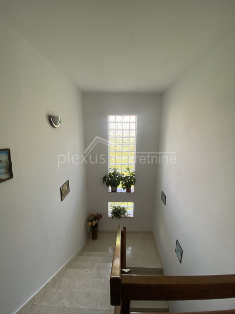 House, 183m², Plot -m²