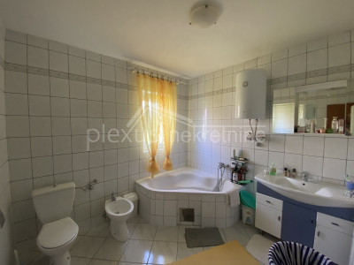 House, 183m², Plot -m²