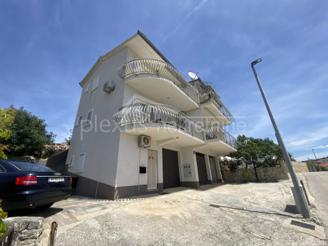 House, 392m², Plot 129m²