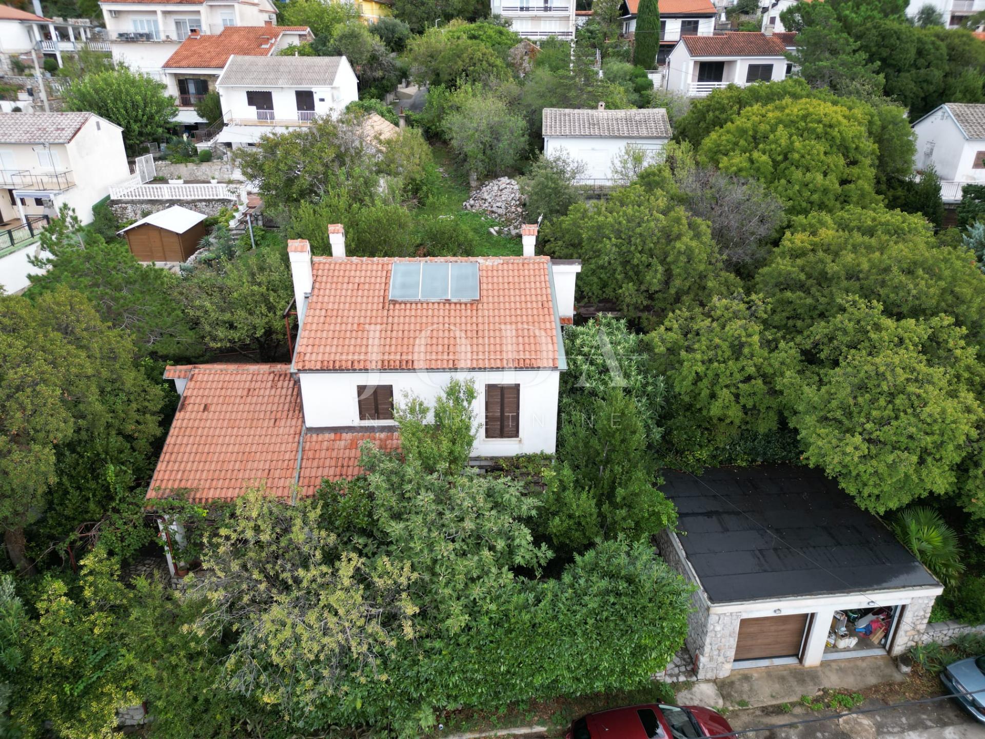 Kuća, 200m², Zemljište 800m²