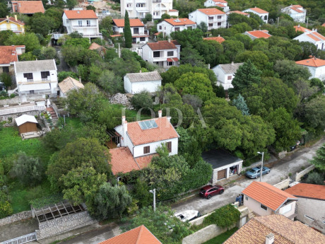 Haus, 200m², Grundstück 800m²