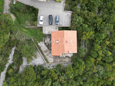 Kuća, 360m², Zemljište 439m²