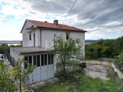 House, 360m², Plot 439m²