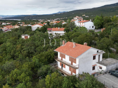 Kuća, 360m², Zemljište 439m²