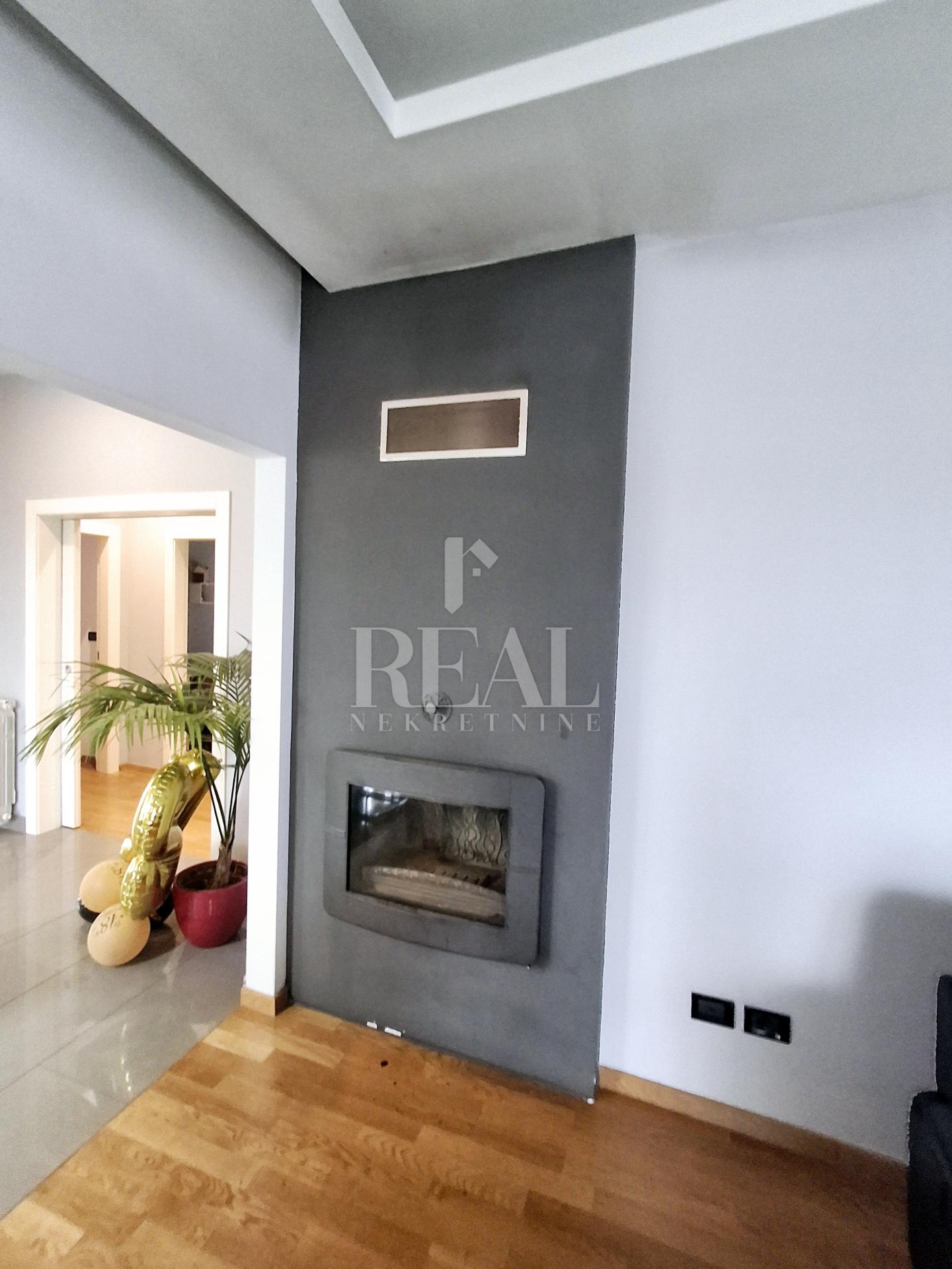 4-locale, Appartamento, 131m², 1 Piano