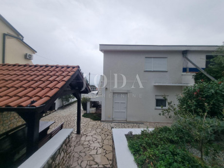 House, 100m², Plot 220m²