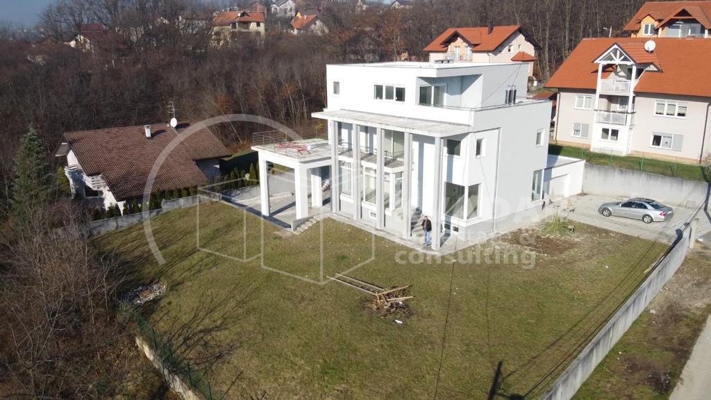 Haus, 585m², Grundstück 1050m²