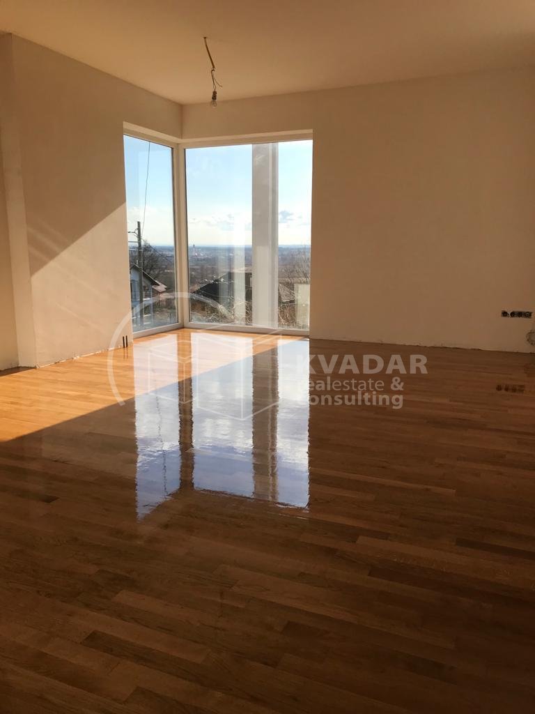 Casa, 585m², Terreno 1050m²