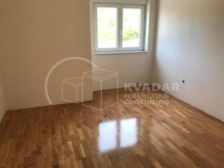 Casa, 585m², Terreno 1050m²