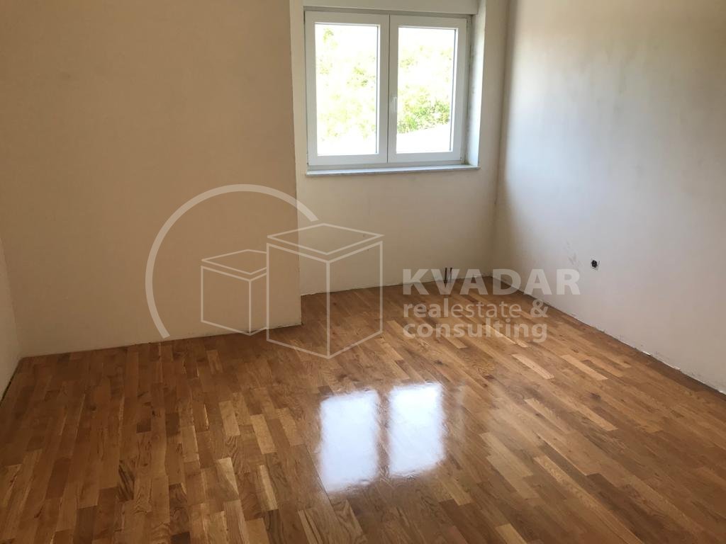 House, 585m², Plot 1050m²