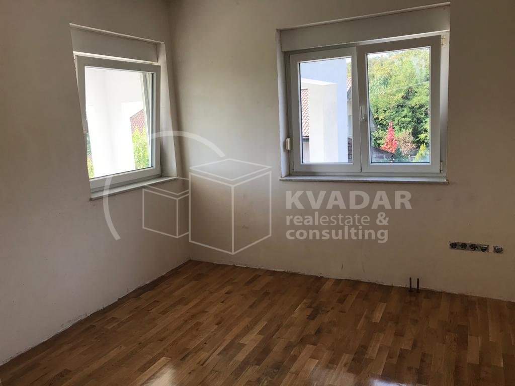 House, 585m², Plot 1050m²