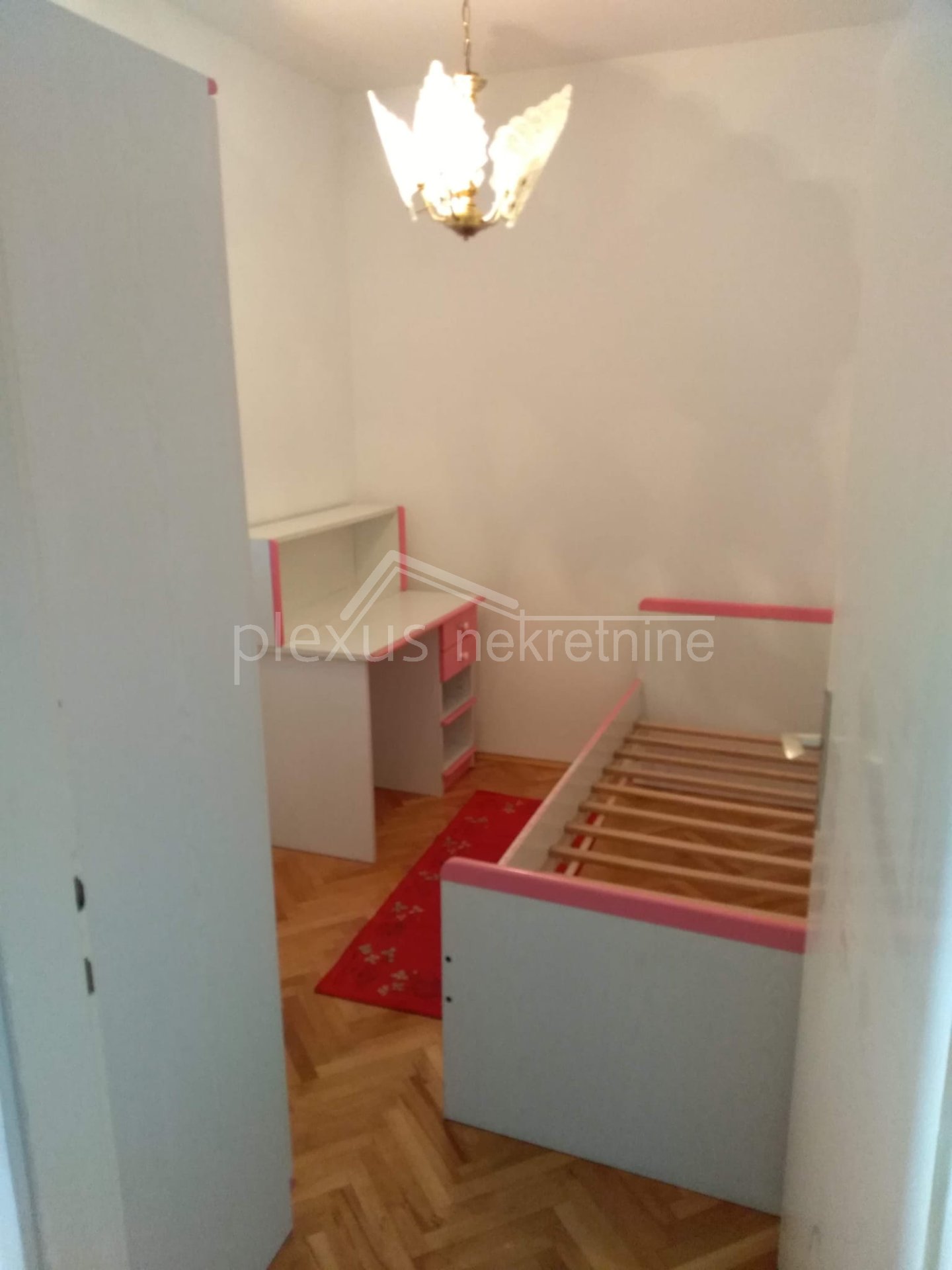 House, 100m², Plot -m²