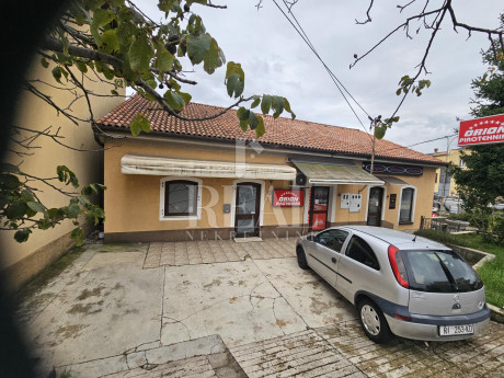 Kuća, 300m², Zemljište 568m²